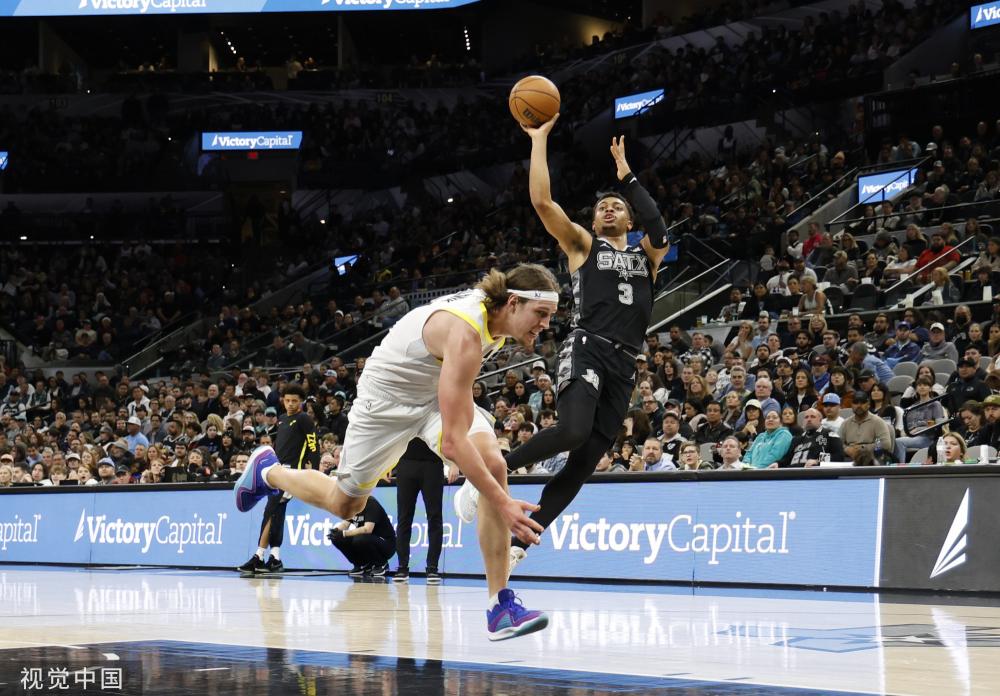 西媒：巴萨或无法在诺坎普进行甘伯杯比赛，将移师克鲁伊夫竞技场.